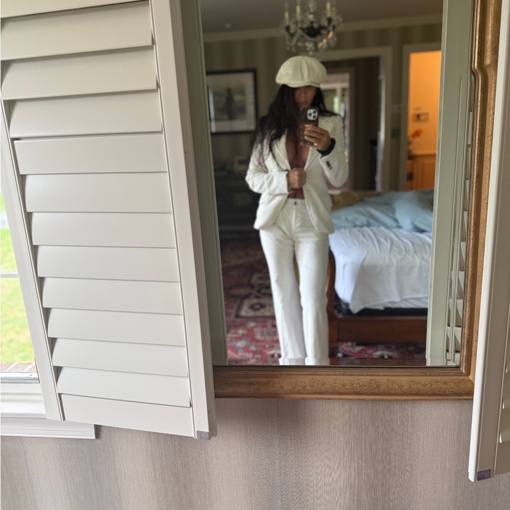 Dolce Gabbana white corduroy vintage pantsuit with matching hat. - Picture 9 of 15